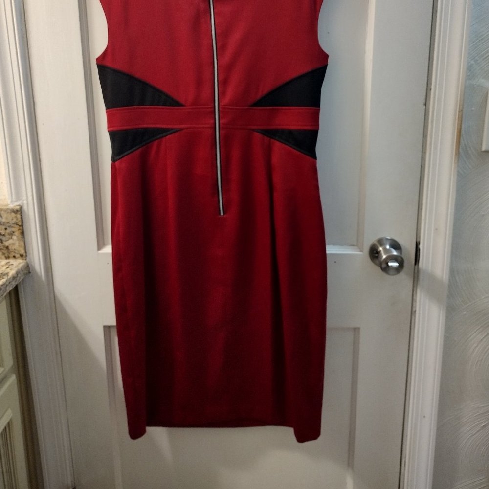 Maggy L, Size 12, Black and Burgundy Brand-New Sleeveless Dress. - Picture 4 of 4